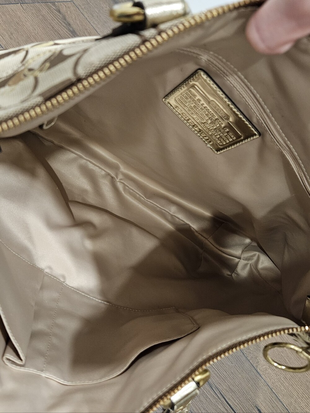 Coach Poppy Signature Hearts Glam Tote 18711 Khaki Gold RARE - Picture 2 of 15